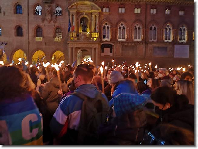 Clicca per scorrere le foto originali ingrandite