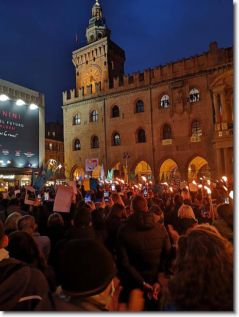 Clicca per scorrere le foto originali ingrandite