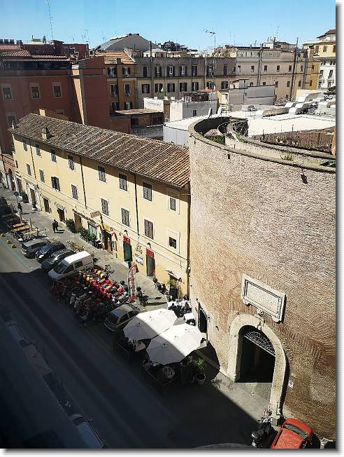 Clicca per scorrere le foto originali ingrandite