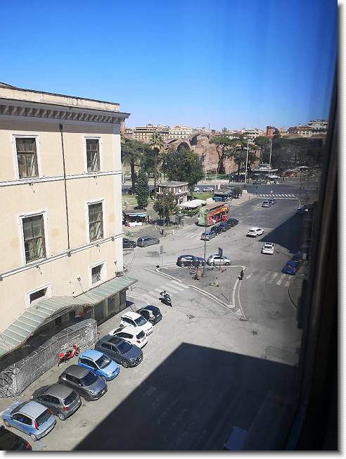 Clicca per scorrere le foto originali ingrandite