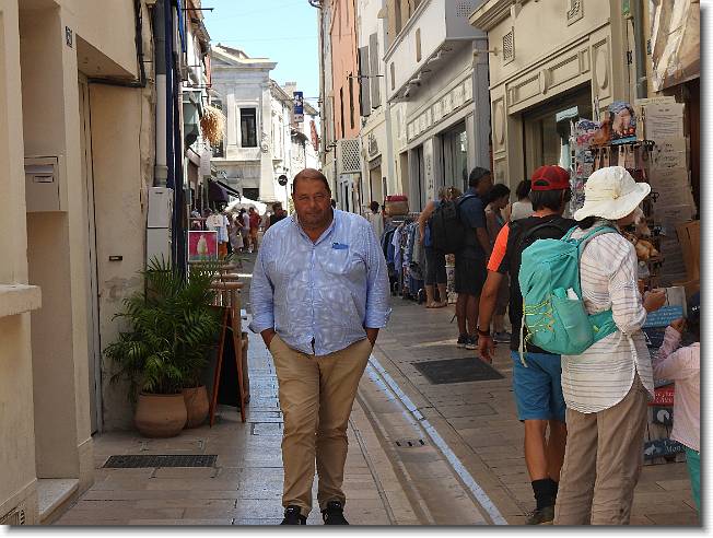 Clicca per scorrere le foto originali ingrandite