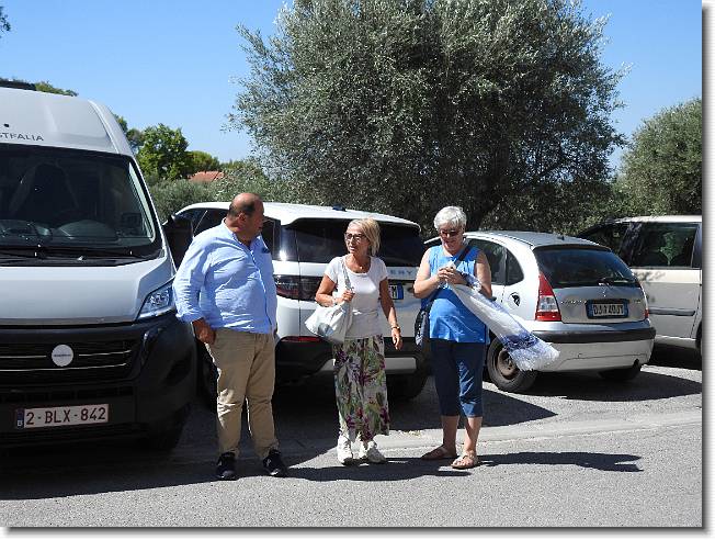Clicca per scorrere le foto originali ingrandite