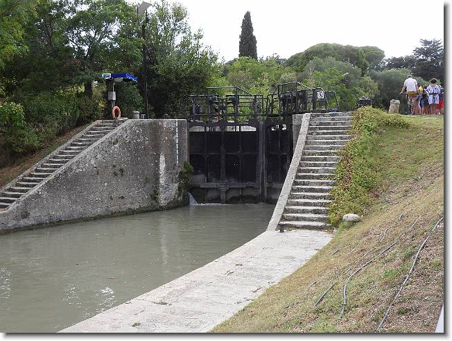 Clicca per scorrere le foto originali ingrandite