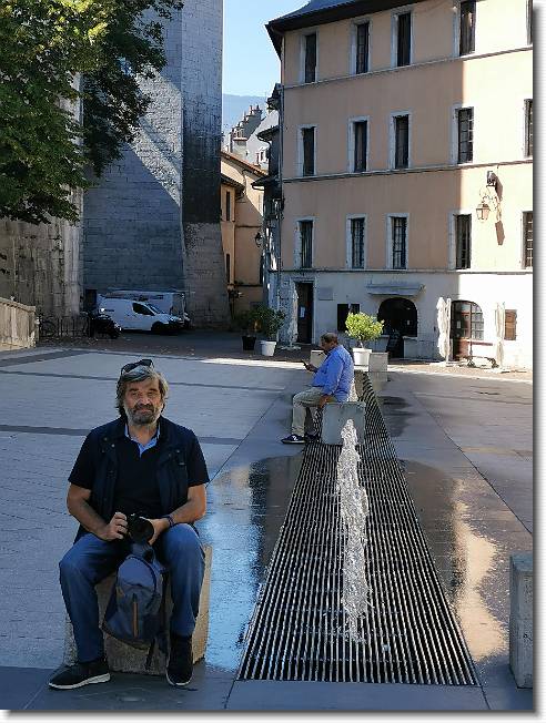 Clicca per scorrere le foto originali ingrandite