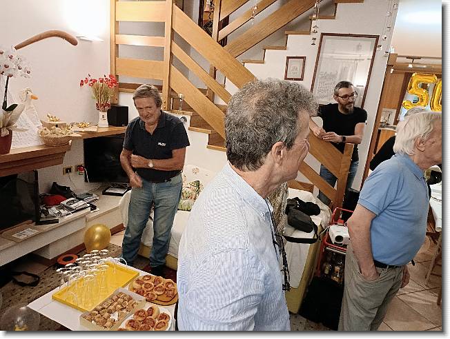 Clicca per scorrere le foto originali ingrandite