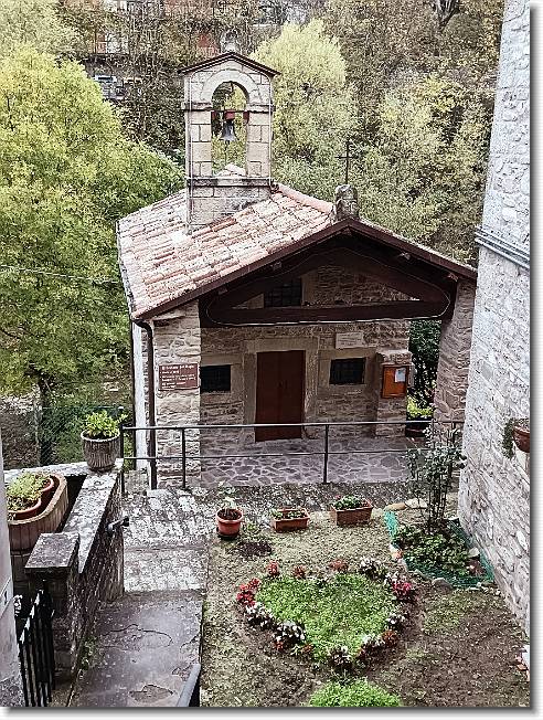 Clicca per scorrere le foto originali ingrandite