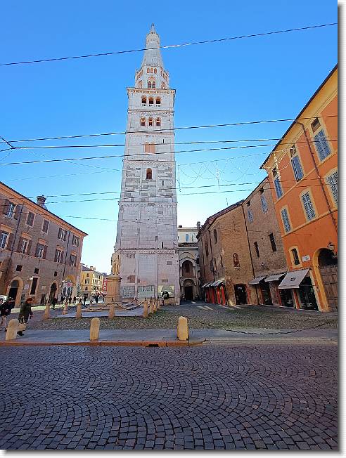Clicca per scorrere le foto originali ingrandite