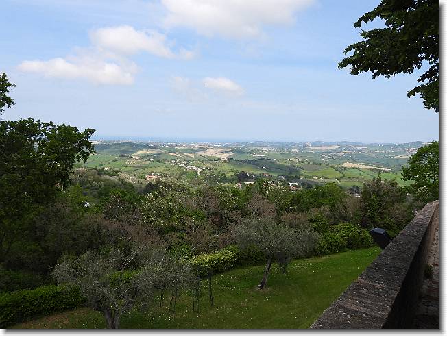 Clicca per scorrere le foto originali ingrandite