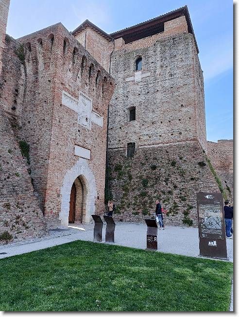 Clicca per scorrere le foto originali ingrandite
