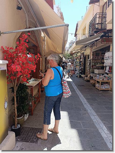Clicca per scorrere le foto originali ingrandite