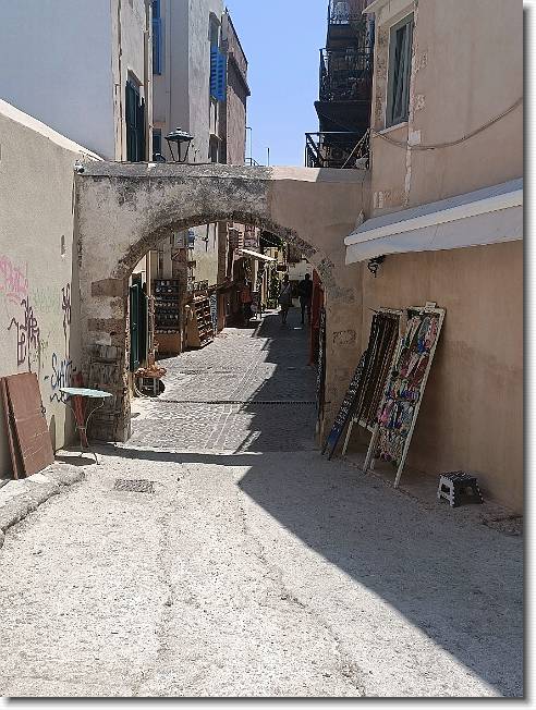 Clicca per scorrere le foto originali ingrandite