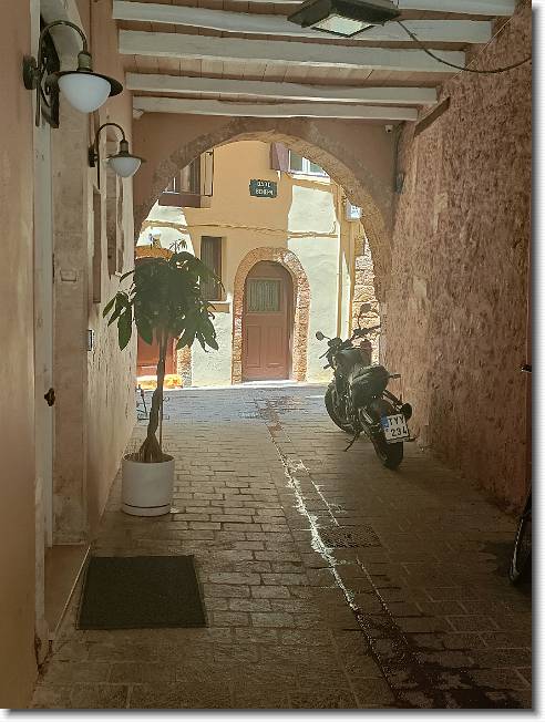 Clicca per scorrere le foto originali ingrandite