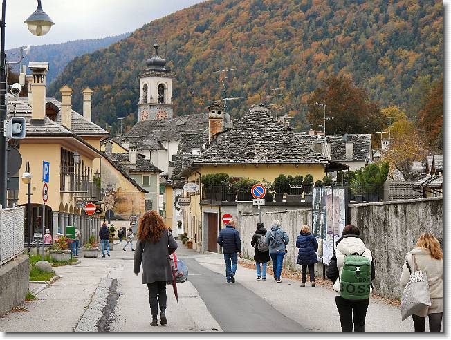 Clicca per scorrere le foto originali ingrandite