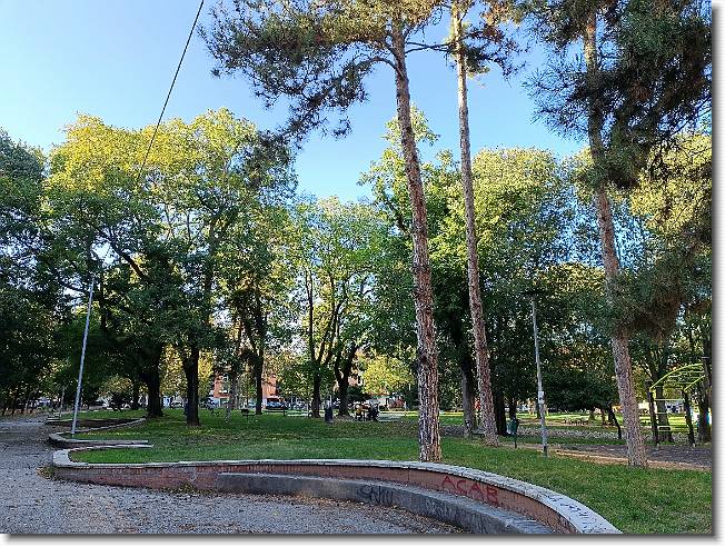 Clicca per scorrere le foto originali ingrandite