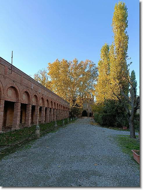 Clicca per scorrere le foto originali ingrandite