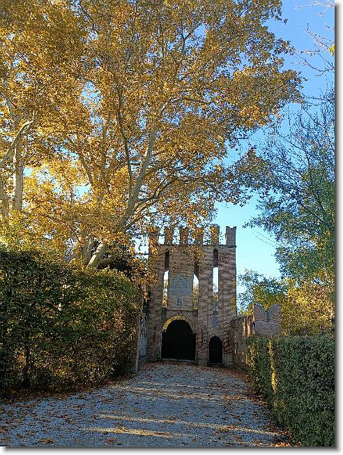 Clicca per scorrere le foto originali ingrandite