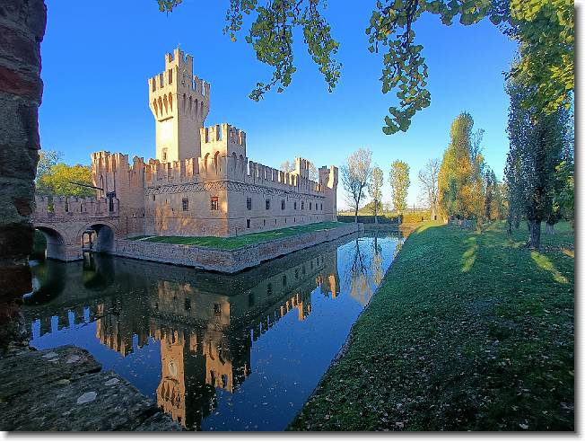 Clicca per scorrere le foto originali ingrandite