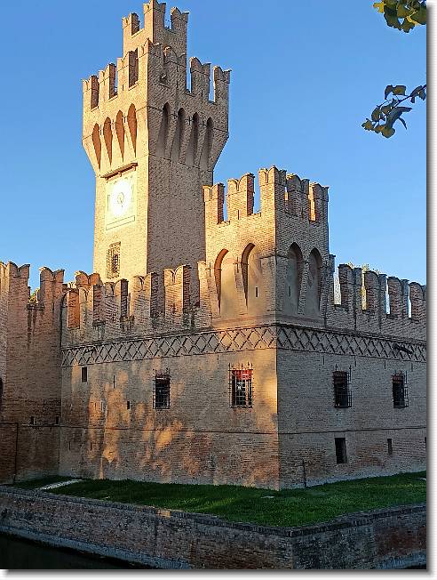 Clicca per scorrere le foto originali ingrandite