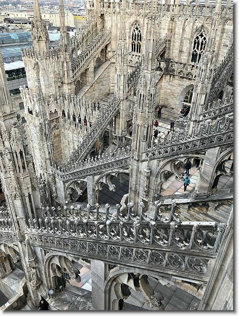 Clicca per scorrere le foto originali ingrandite