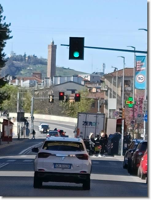 Clicca per scorrere le foto originali ingrandite