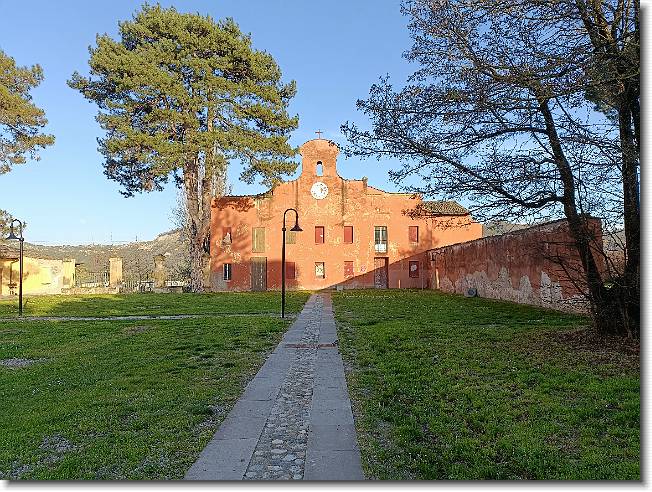 Clicca per scorrere le foto originali ingrandite