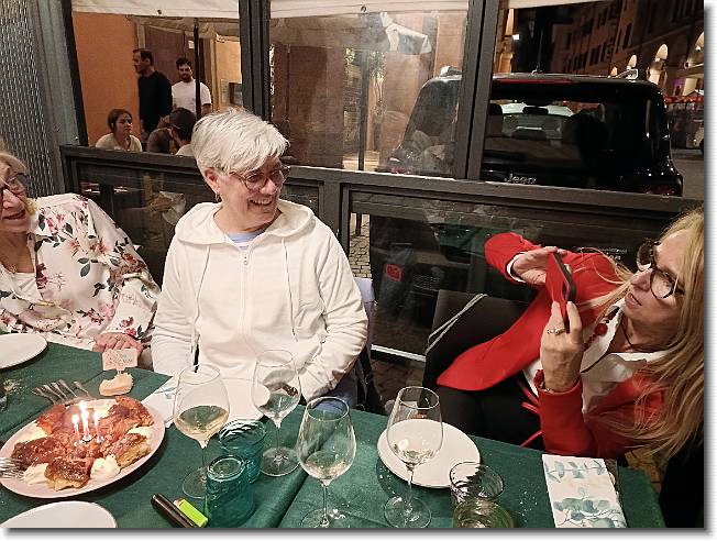 Clicca per scorrere le foto originali ingrandite