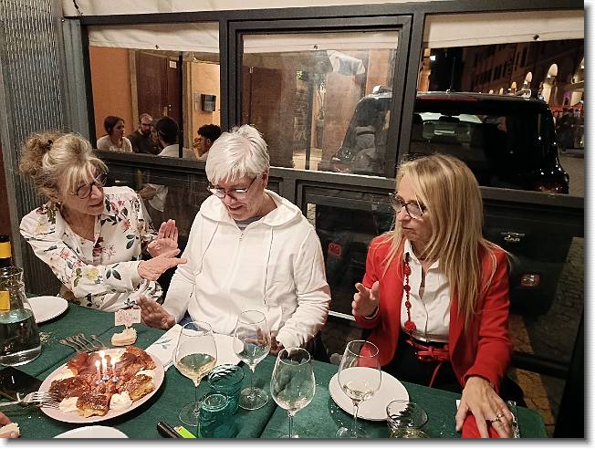 Clicca per scorrere le foto originali ingrandite
