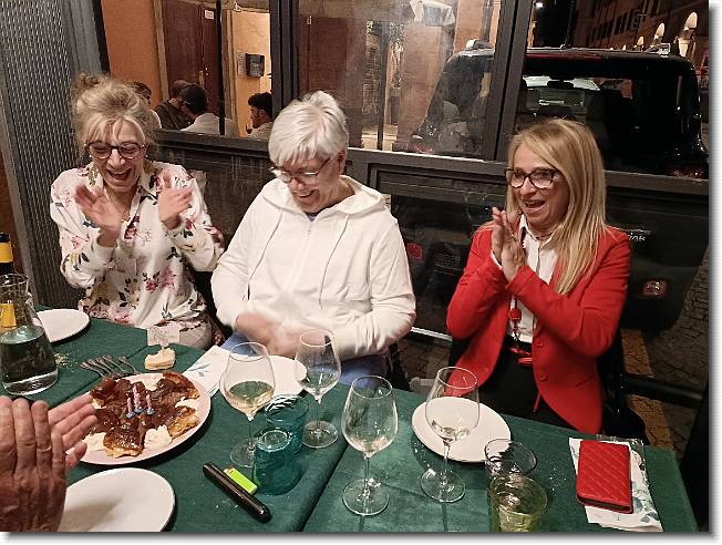 Clicca per scorrere le foto originali ingrandite