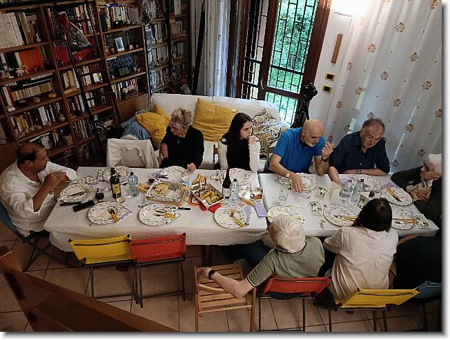Clicca per scorrere le foto originali ingrandite