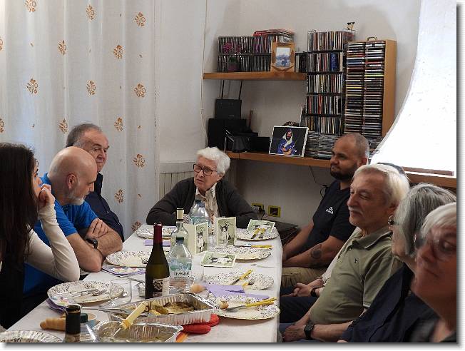 Clicca per scorrere le foto originali ingrandite