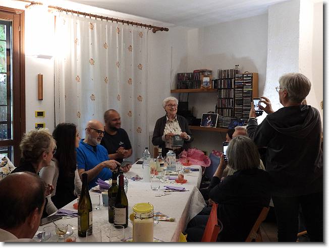 Clicca per scorrere le foto originali ingrandite