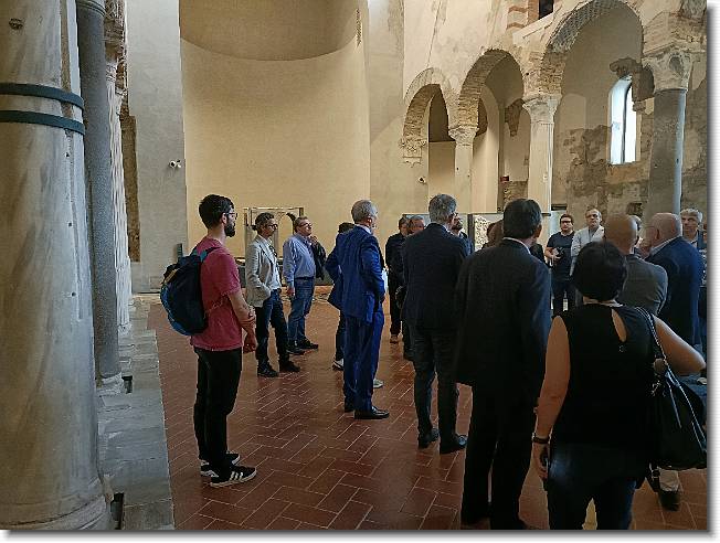 Clicca per scorrere le foto originali ingrandite