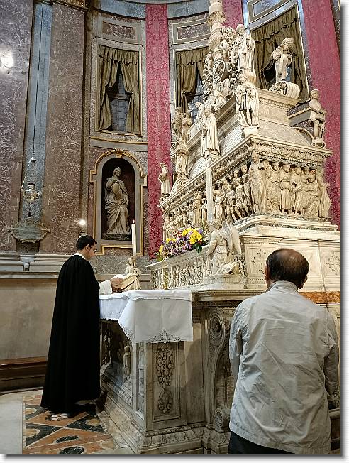 Clicca per scorrere le foto originali ingrandite