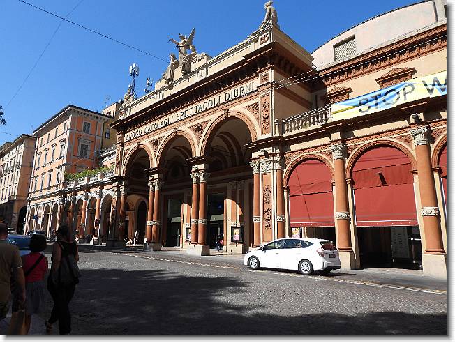 Clicca per scorrere le foto originali ingrandite