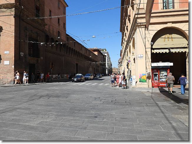 Clicca per scorrere le foto originali ingrandite