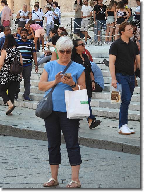 Clicca per scorrere le foto originali ingrandite