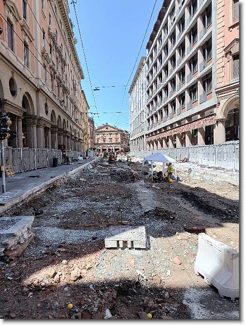 Clicca per scorrere le foto originali ingrandite