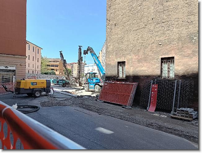 Clicca per scorrere le foto originali ingrandite
