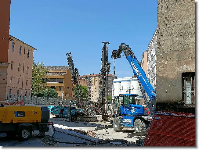 Clicca per scorrere le foto originali ingrandite