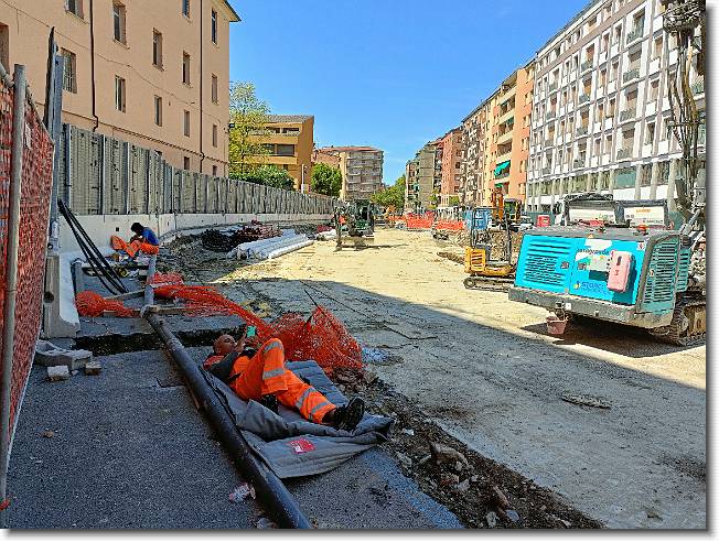 Clicca per scorrere le foto originali ingrandite