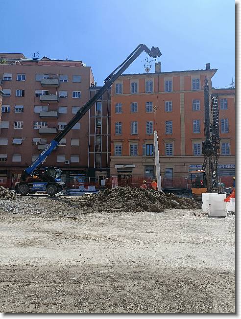 Clicca per scorrere le foto originali ingrandite