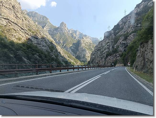 Clicca per scorrere le foto originali ingrandite