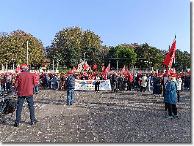 Clicca per scorrere le foto originali ingrandite