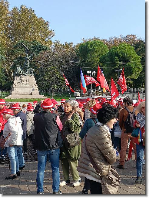 Clicca per scorrere le foto originali ingrandite
