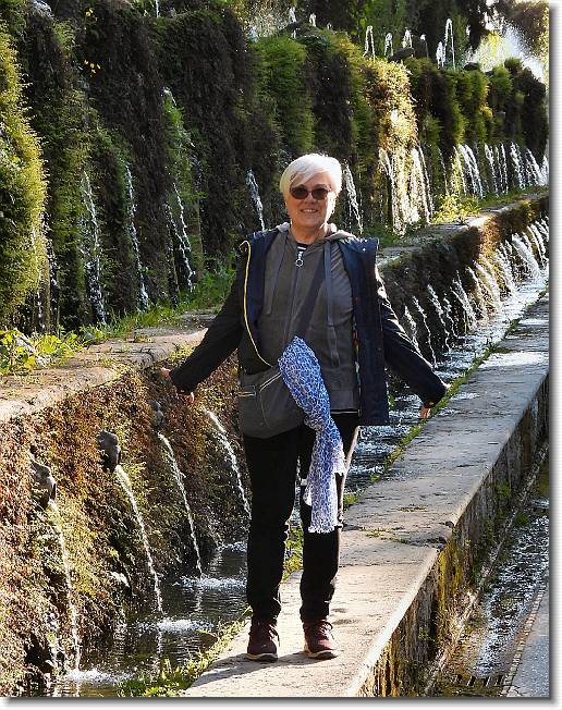 Clicca per scorrere le foto originali ingrandite