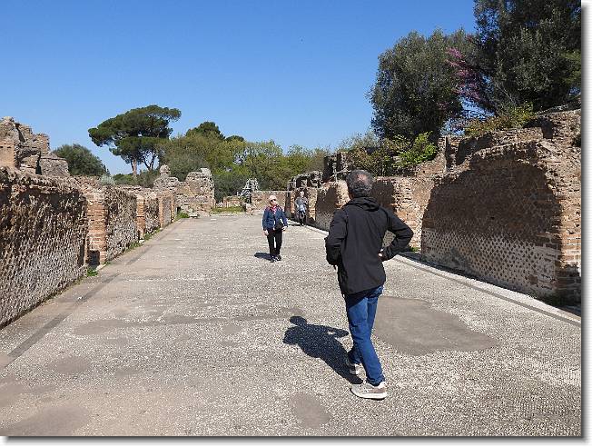 Clicca per scorrere le foto originali ingrandite