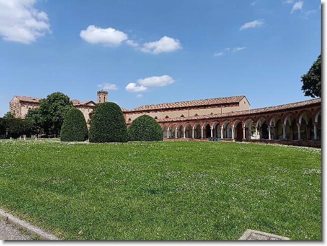 Clicca per scorrere le foto originali ingrandite
