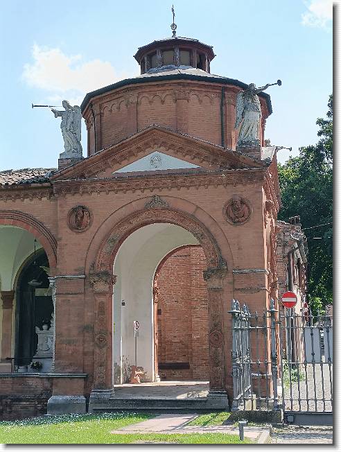 Clicca per scorrere le foto originali ingrandite