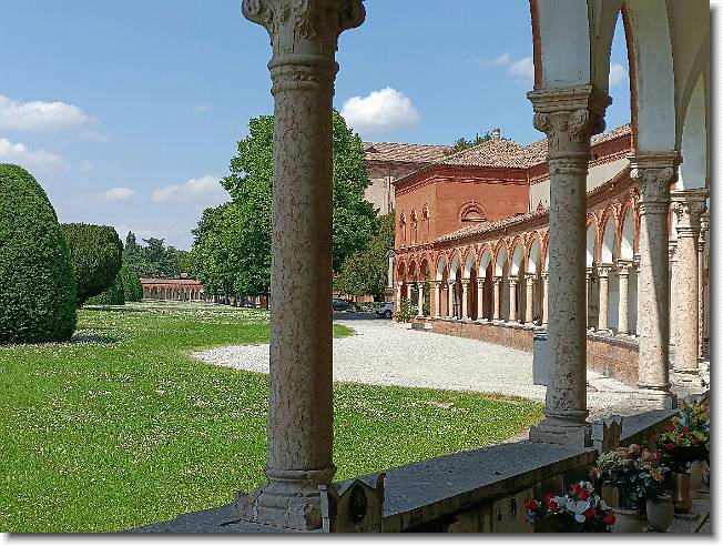 Clicca per scorrere le foto originali ingrandite