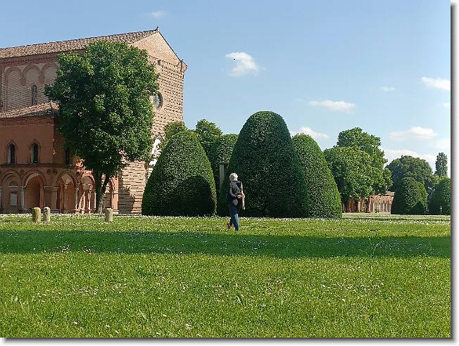 Clicca per scorrere le foto originali ingrandite